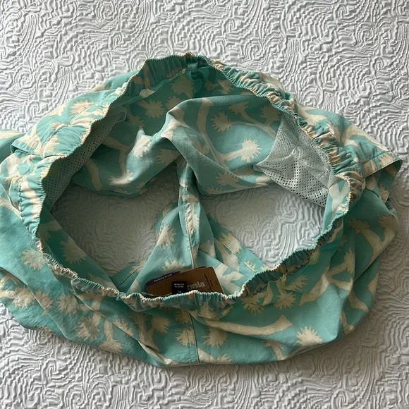 Patagonia NWT Woman’s Barely Baggies Shorts Size XL - Picture 5 of 8